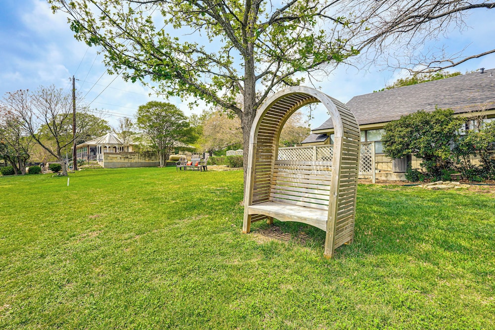 Golf Course Views: Family Home w/ Yard in Salado!