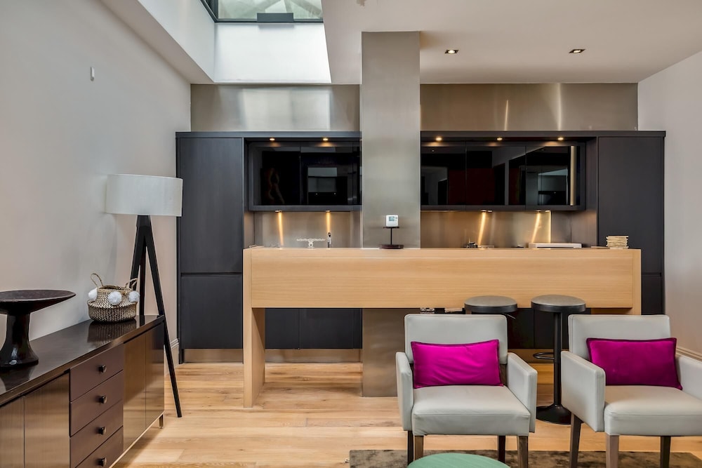Newly Refurbished 2-bed Apartment in Knightsbridge