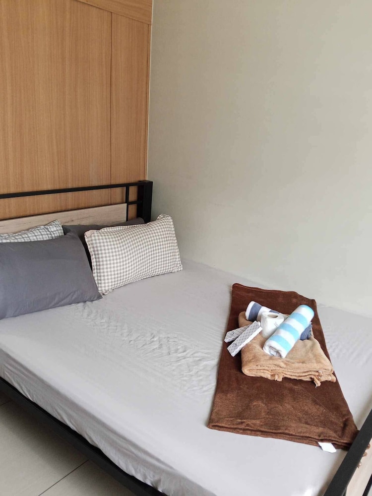 Serene Pasay Getaway - Entire Apartment for Rent