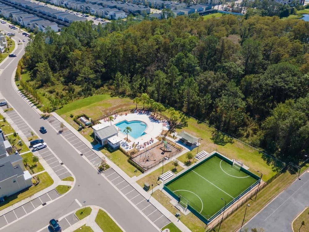 Sophisticated 6BR at Storey Lake Sl2766