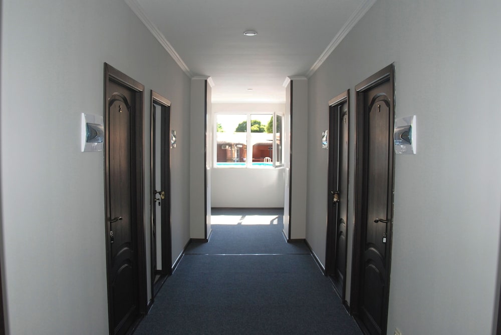 Peak Season Hotel
