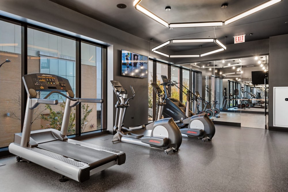 West Loop 3x 2BR Walk to Dining Gym Terrace