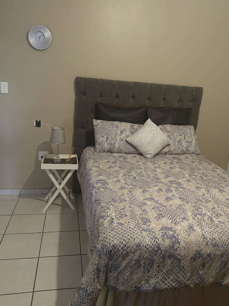 Unami Self-catering Accommodation view 2