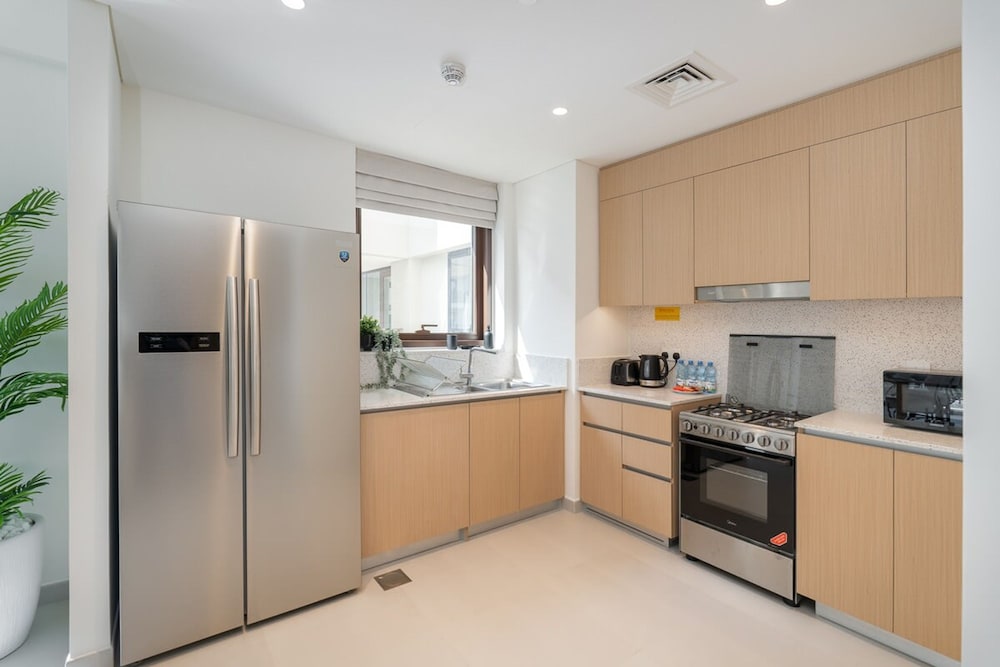 Elegant 4-bedroom Apartment Perfect for Families in Dubai Creek Harbour