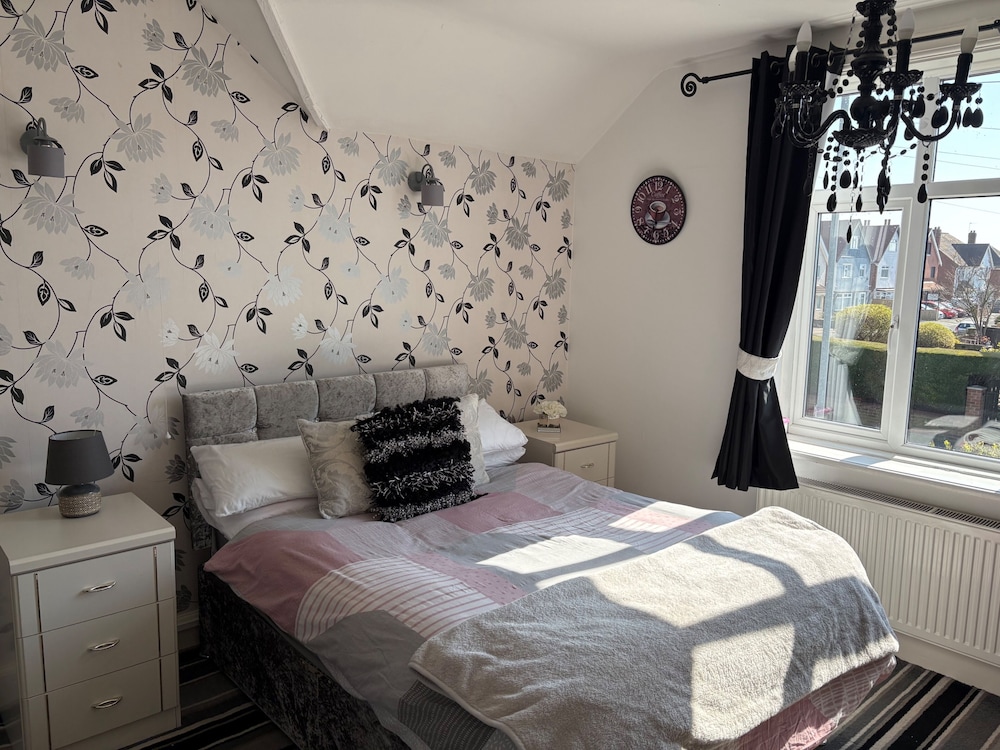 10 Guests - 5 Bedrooms - Free Parking - Petok