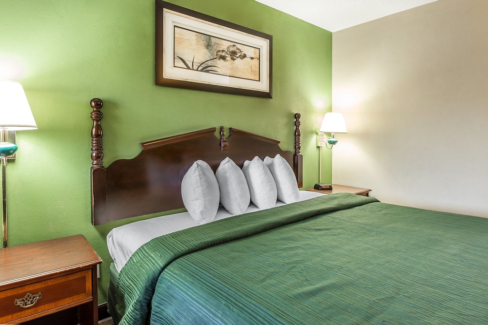 Macon Vacations - Quality Inn Suites Macon North - Property Image 2