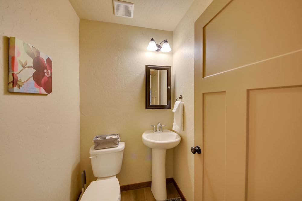 Pet-friendly Oldtown Retreat: Hot Tub  Kayaks! - Property Image 14