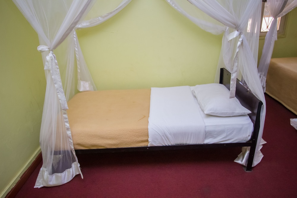 Emirina Travel Hotel
