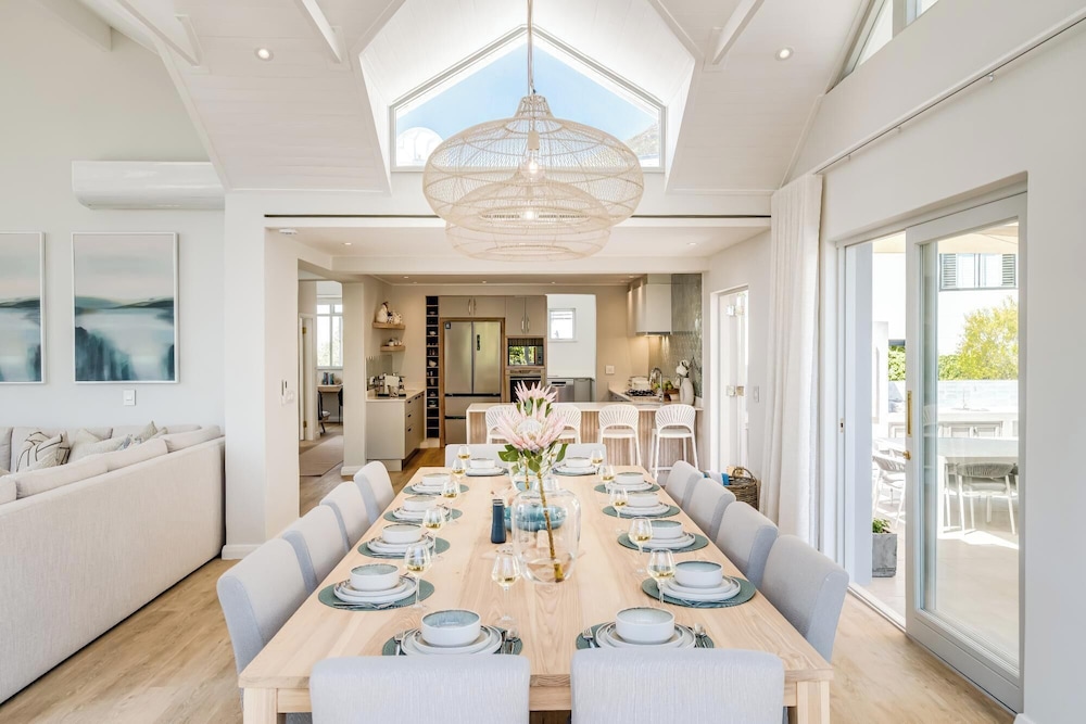 6bed Villa by Camps Bay Beach Seven the Drive