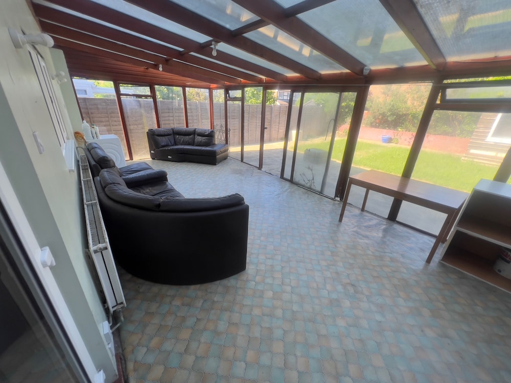 Charming Houghton Regis House With 4 Bedrooms