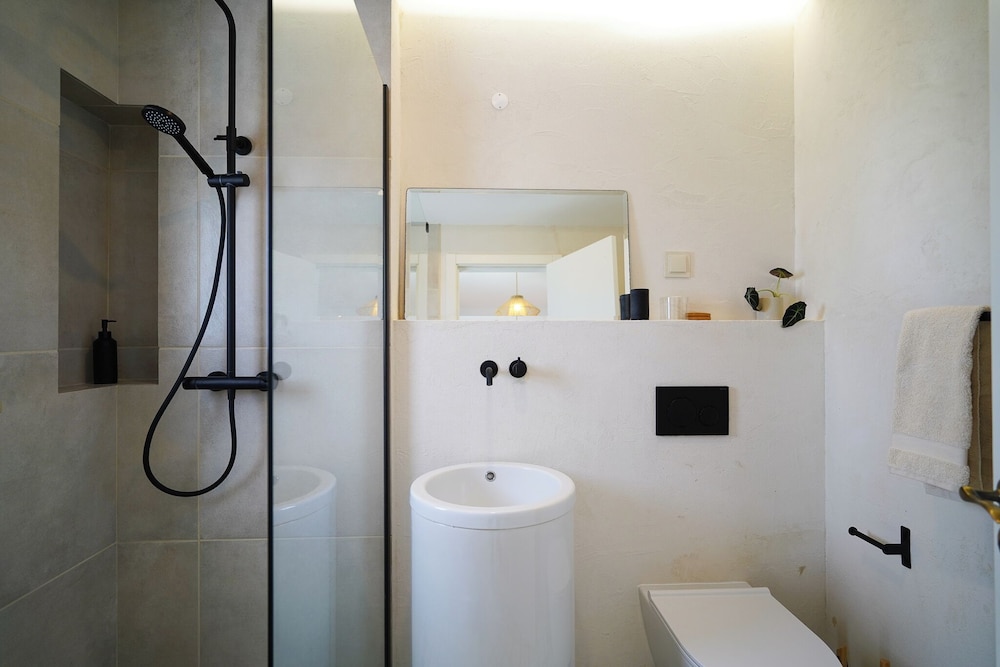 Birds of Paradise - Boutique surf lodge