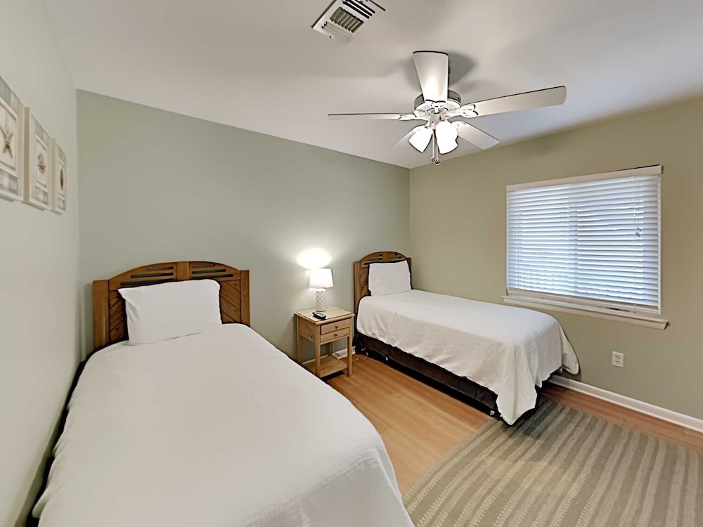 Pelican's Perch by Southern Vacation Rentals view 2