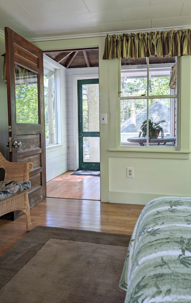Hinckleys Dreamwood Cottages