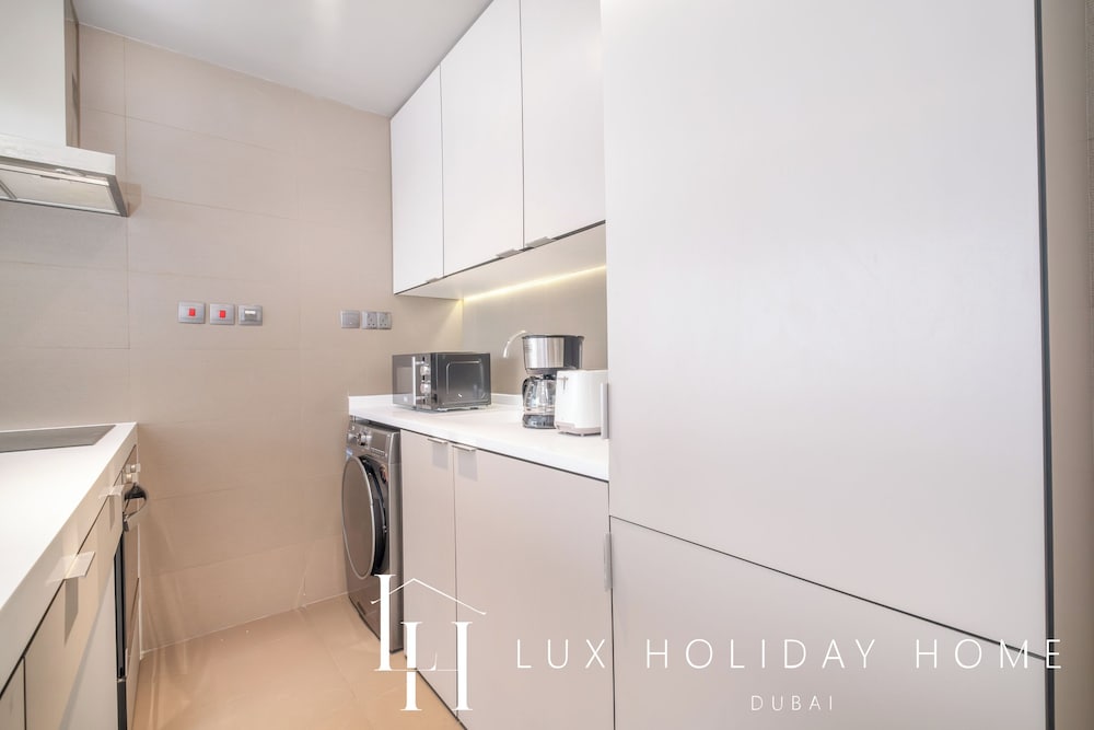 LUX  The West Avenue Dubai Marina Suite