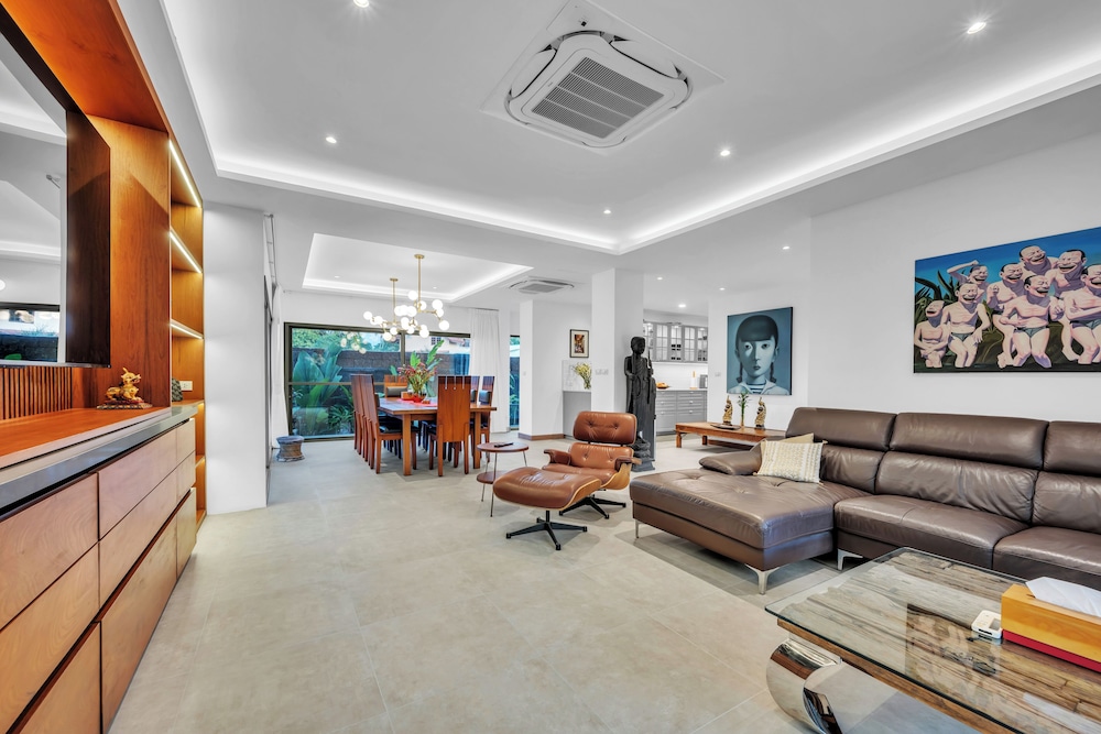 Royal Estate 24hr security2pools V171