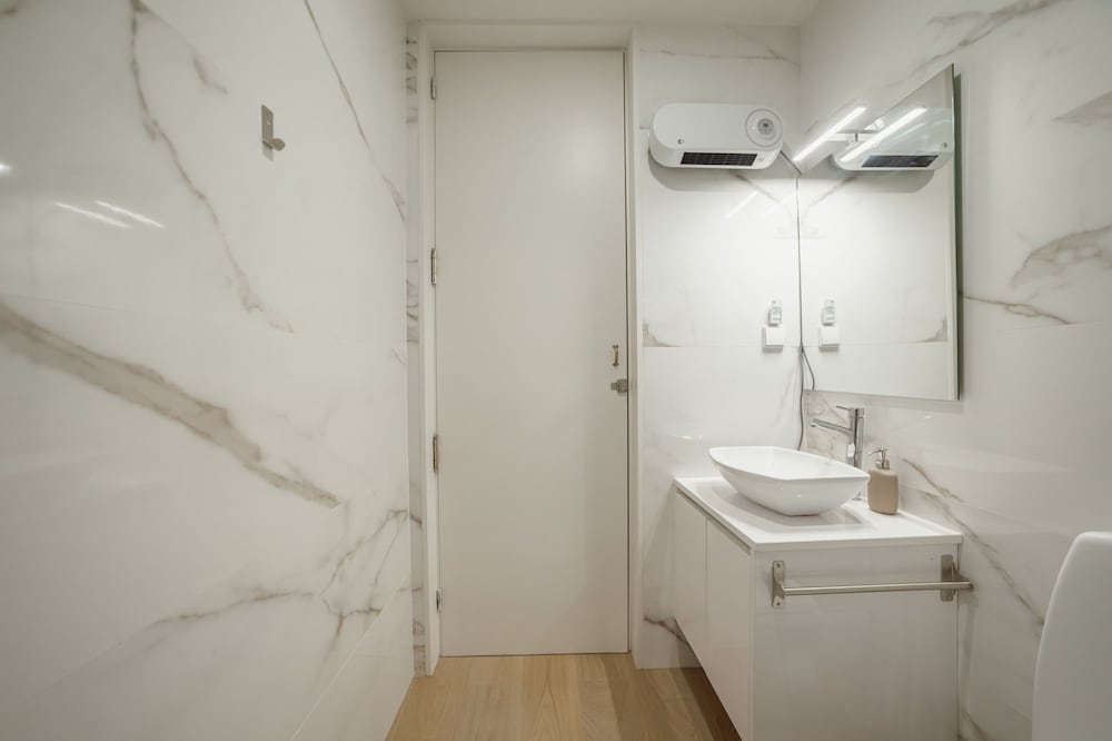 Carmo Residence Porto - S ANA by Vacationy