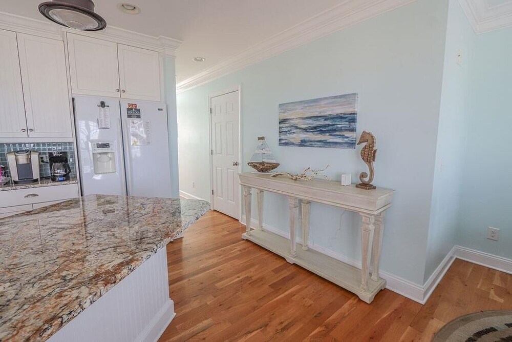 Shining Sea 5 Bedroom Home by RedAwning view 2