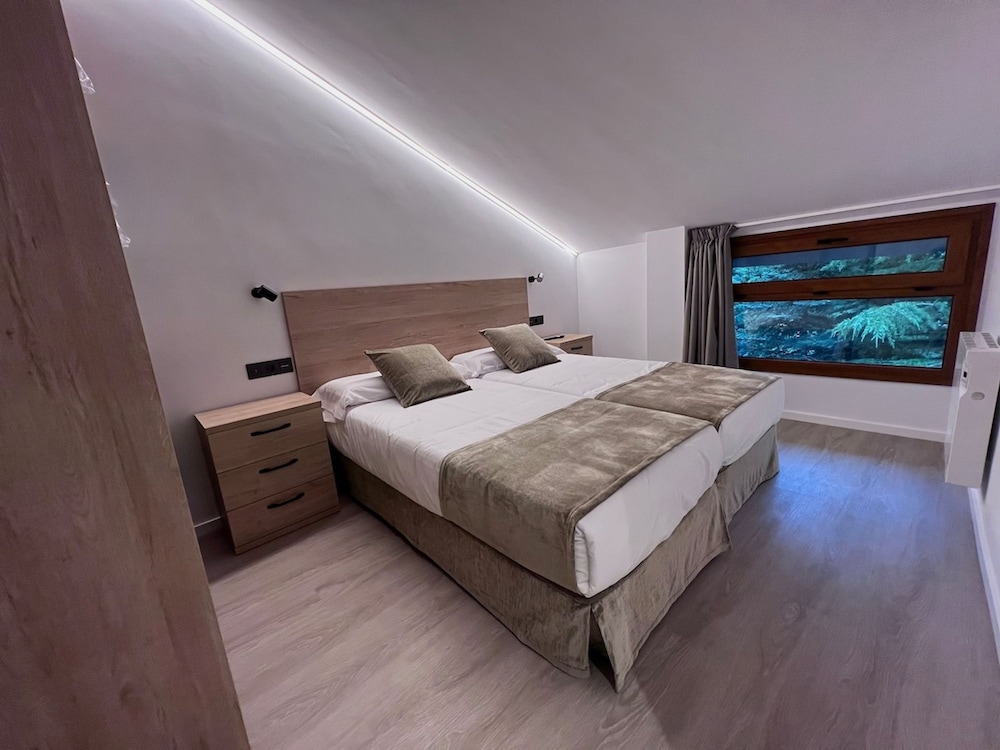 Comfortable Superior Three Bedroom Apartment With Mountain Views