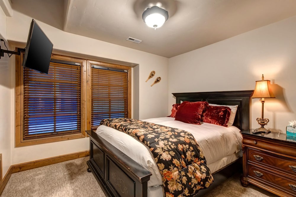 Park City KBM Resorts Walk To Main Street And To Park City Mountain, Hot Tub, On Free Citywide Bus Route 2 Units, 8 Bedrooms Ml-1341