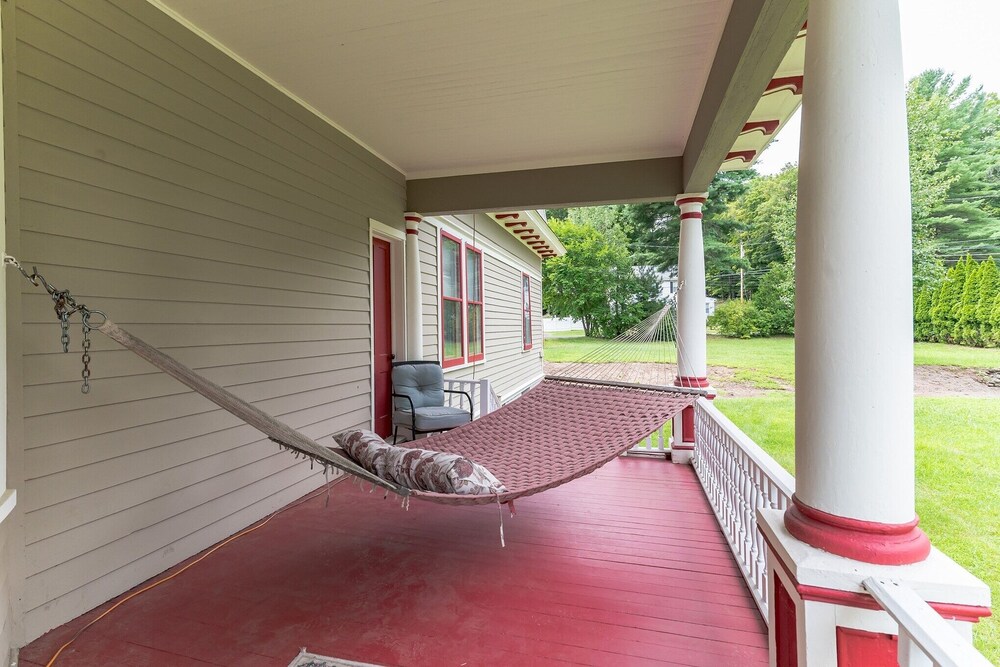 Spacious Victorian Home With Mountain Views And Lots Of Fun Extras!! 5 Bedroom Farmhouse by Redawning - Property Image 38