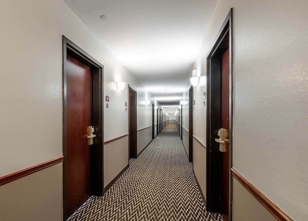 Red Roof Inn Hartselle - Property Image 5