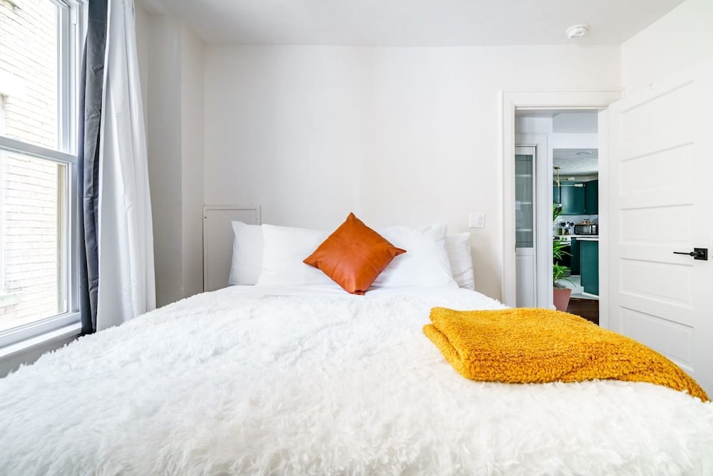 Prime Location Top Rated Clean Parking Free