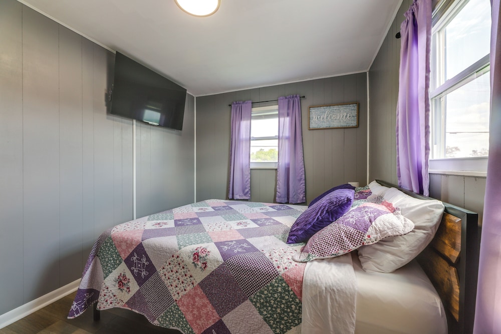 1 Mi to Main Street: Family Home in Williamstown