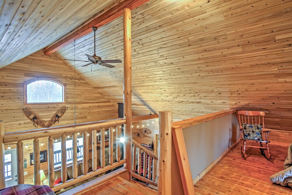 Remote Pentwater Cabin in the Woods: 5 Mi to Dtwn