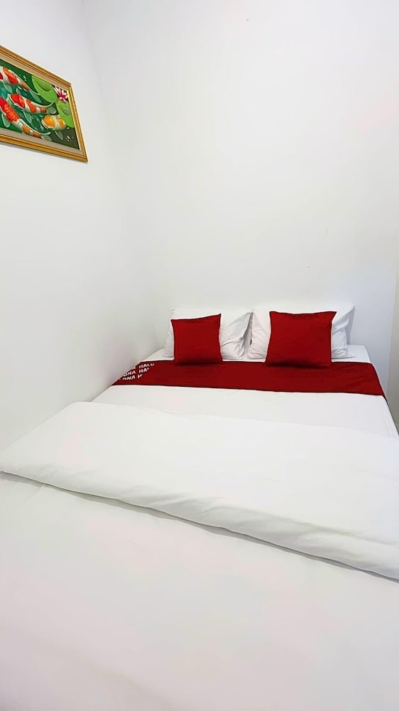 Djuragan Kamar Halona