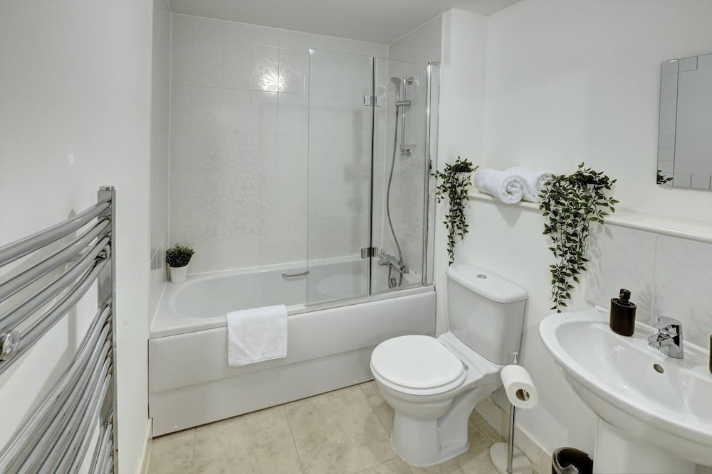 Lovely Flat in Kiln Close With Free Parking