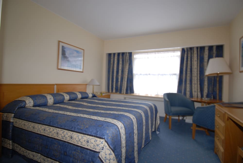 Oaklands Lodge Hotel view 2