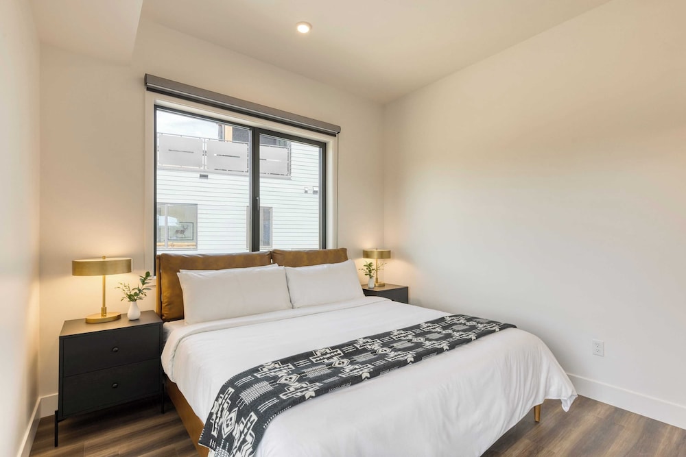 2 Units Minutes to Downtown Bend Hot Tub 1208 Skyline Ranch by Avantstay