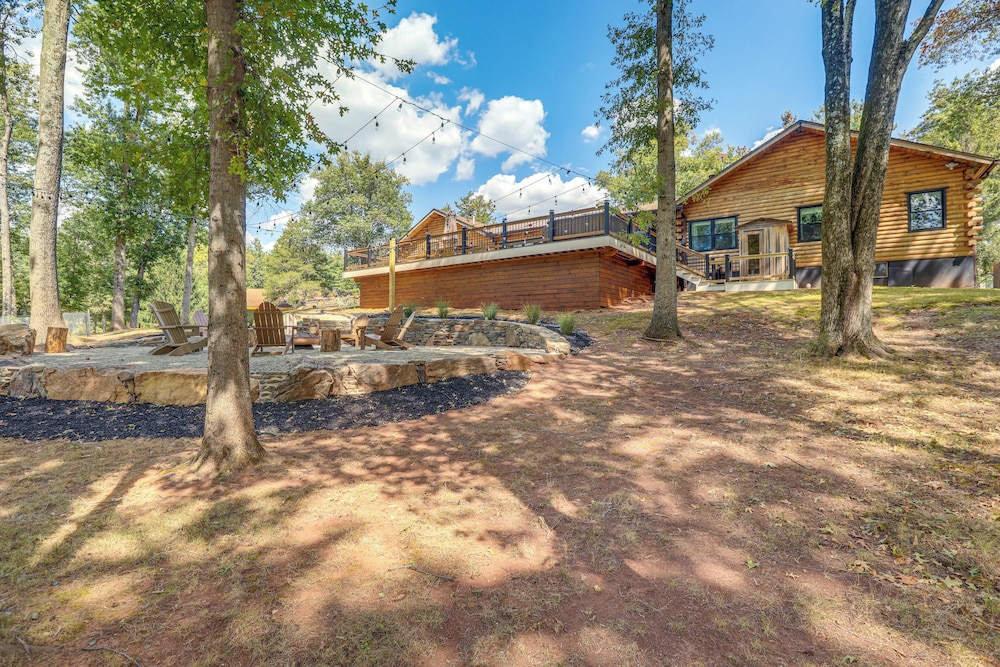 Deck, Sauna & Fire Pits: Upscale Belle Mead Cabin