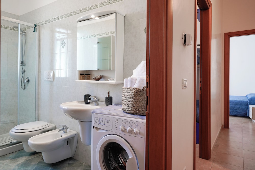 Appartamento a Torre Canne con balcone
