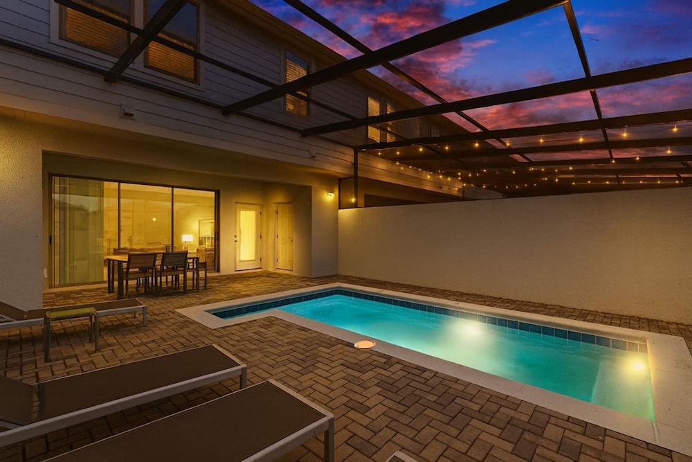 Spacious 5BR Villa w Private Pool Near Disney