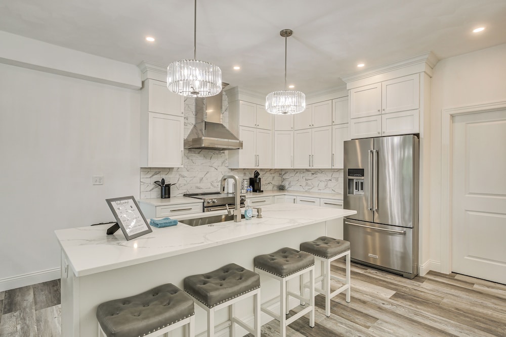 Walk to Mississippi River: Grafton Townhome!