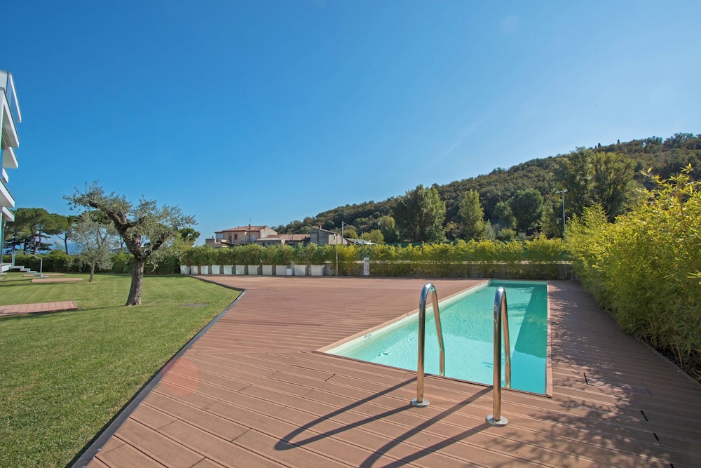 Bristol Exclusive 2-5 by Wonderful Italy