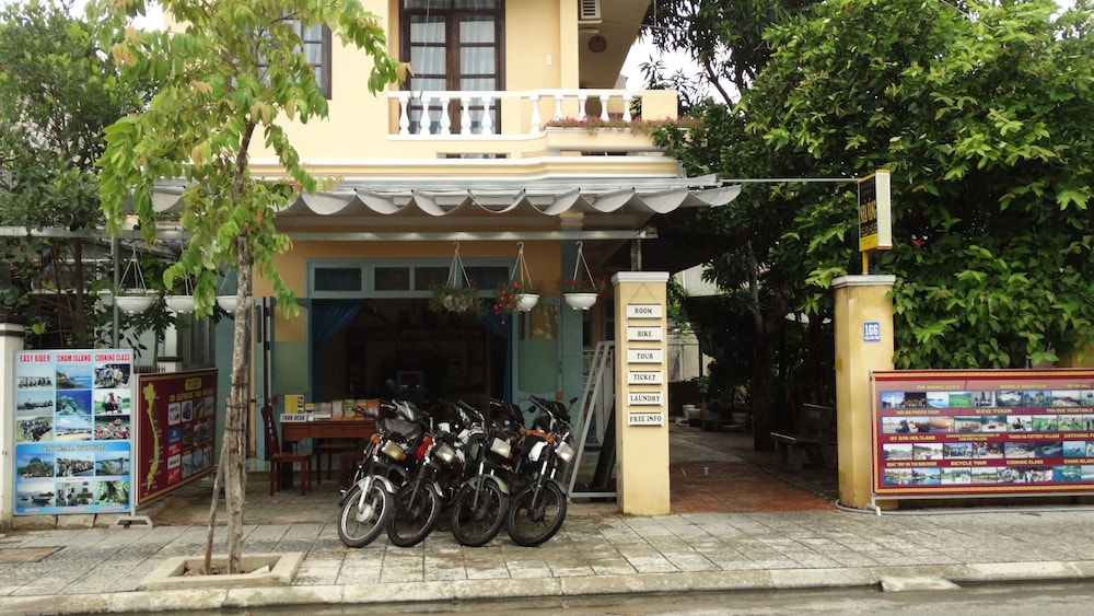 Yellow House Homestay