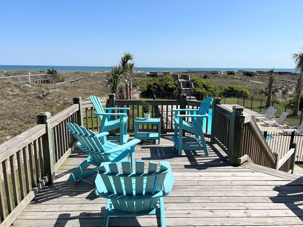 Avalon East- 5 Bedroom Home by RedAwning