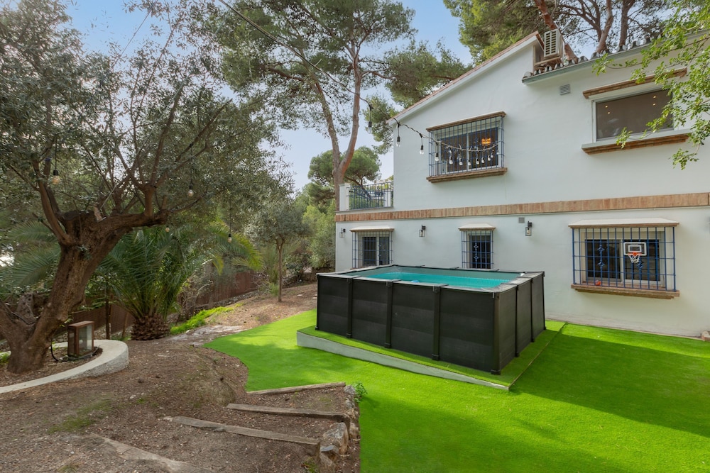 Axarqu a in Malaga With 2 Bedrooms and 1 Bathrooms