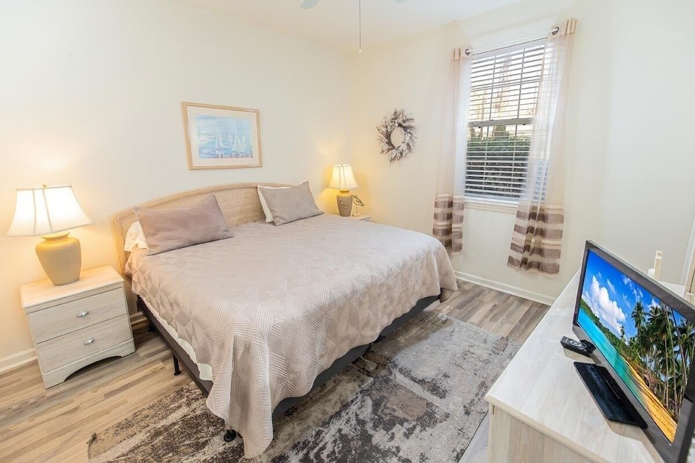 River Oaks 52i 2 Bedroom Condo