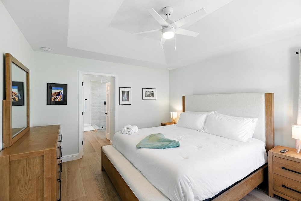 Sunny 3BR w/Hot Tub & Game Room Home