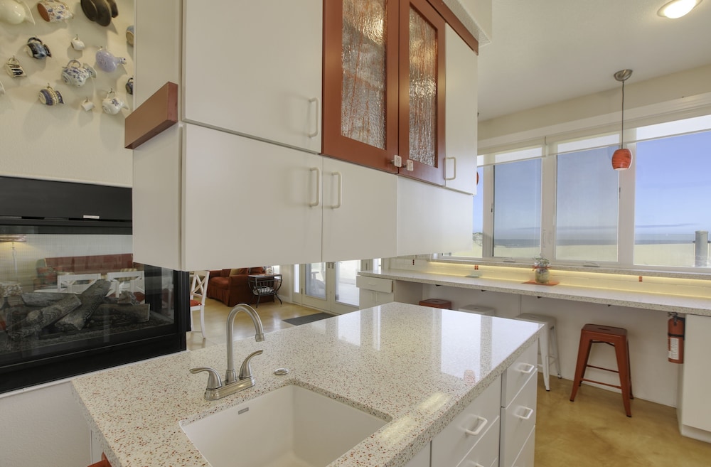 1460 Strand Way 2 Bedroom Home by Redawning view 5