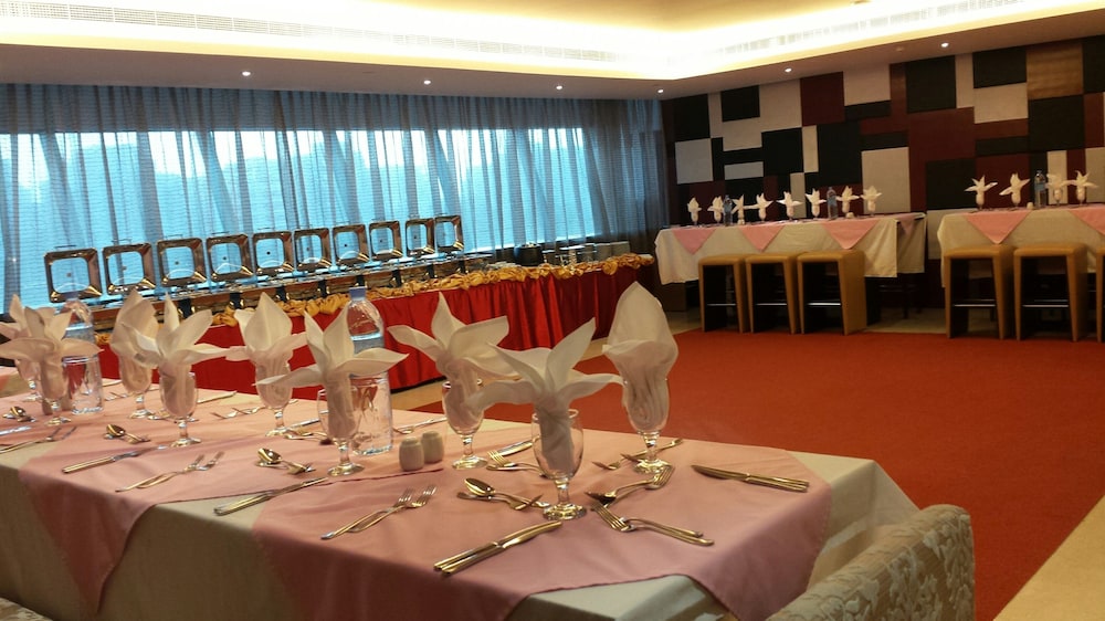 Abu Dhabi Vacations - Al Jazira Club Hotel - Property Image 11