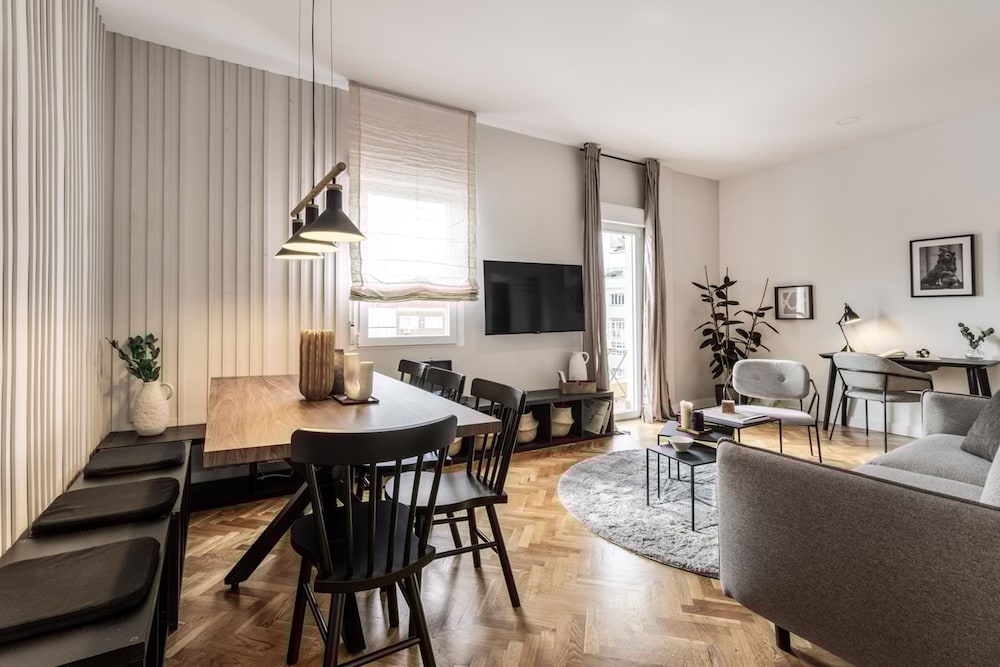 Sofia - 4 Bedrooms and Balcony in O Donell