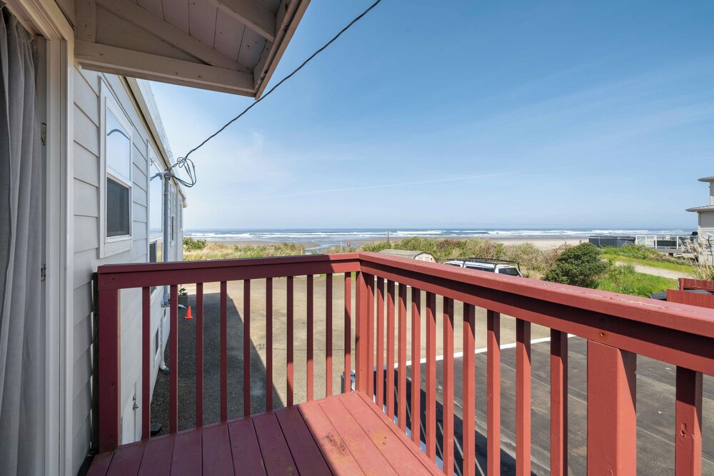 Rockaway Beach Vacation Rental: Pets Welcome! view 5