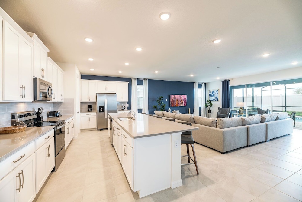 Spacious 9-bedroom Orlando vacation home