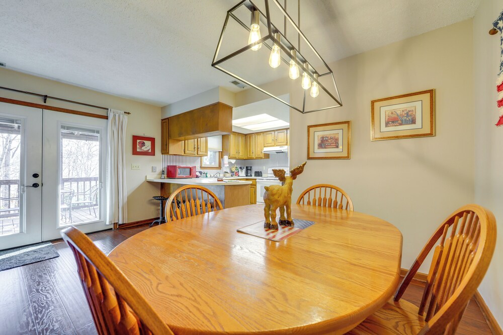 Walk to Golf Course, Mtn-view Maggie Valley Duplex