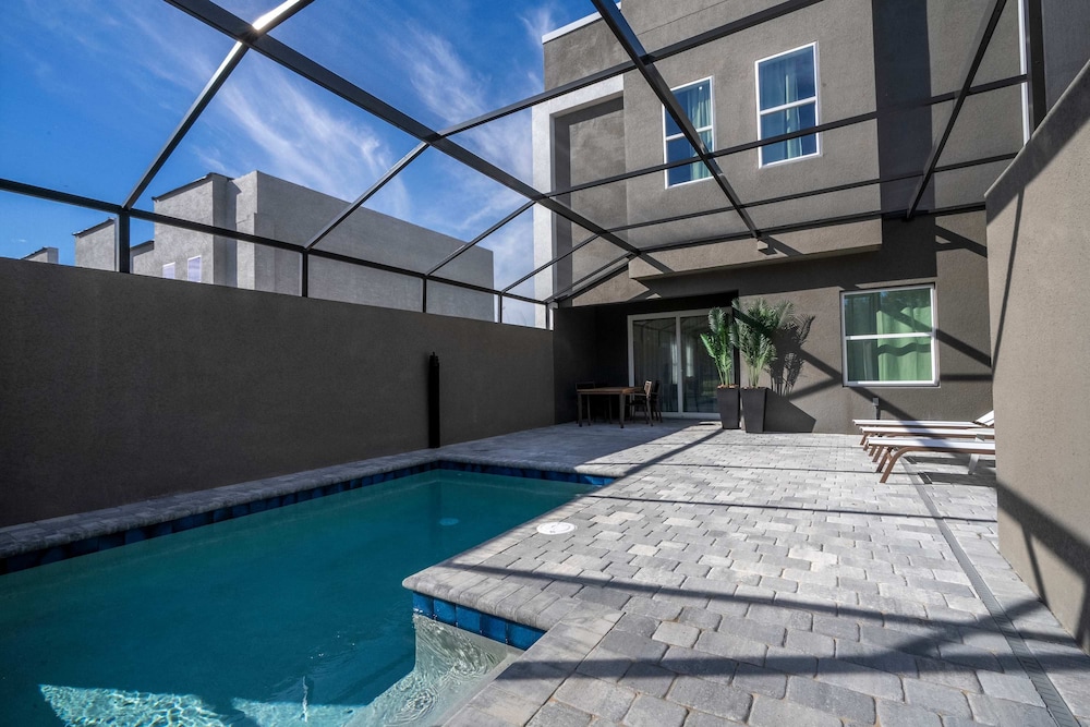 Elegant Disney Area Home Chic Decor Pool