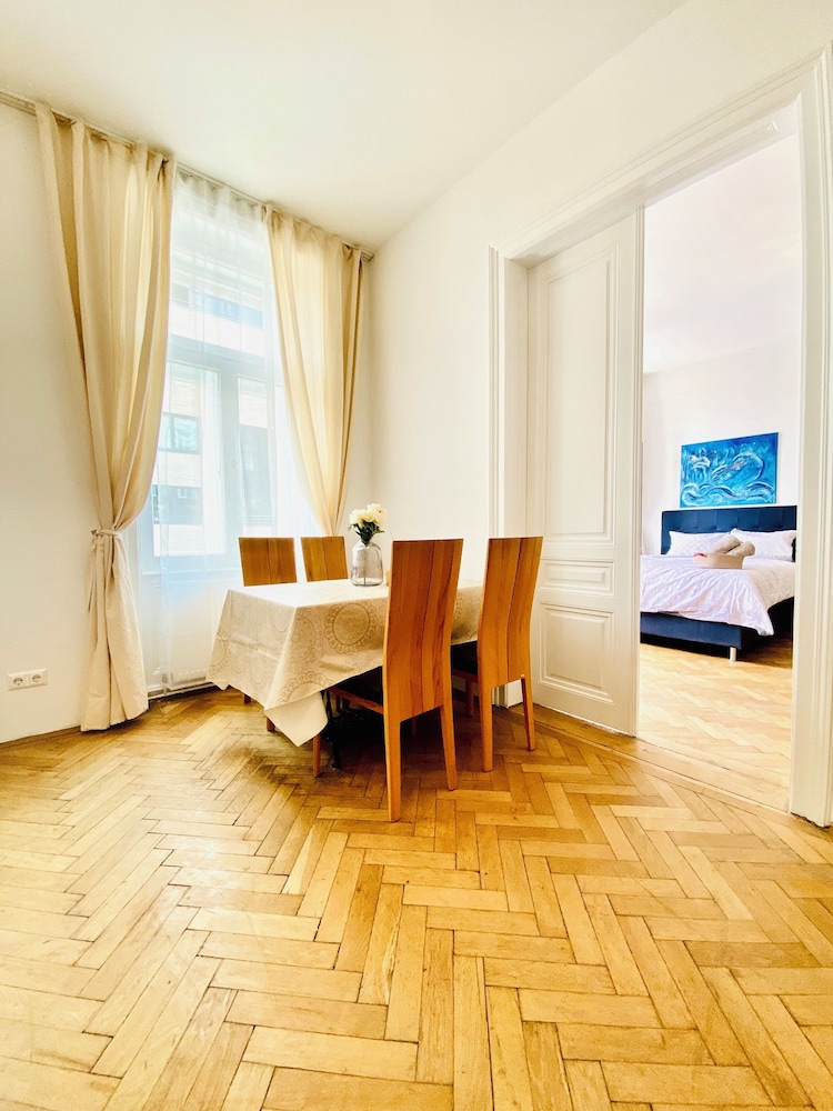 Affordable 2BR Apt For 6 Near Stadthalle